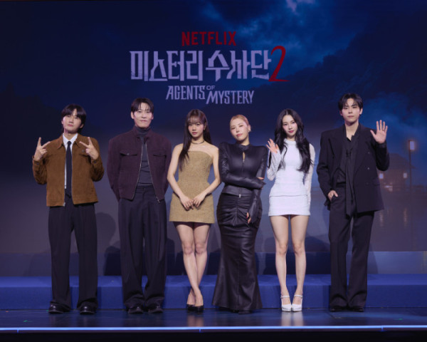 ▲'미스터리 수사단' 시즌2 출연자 이용진(왼쪽부터), 존박, 혜리, 가비, 카리나, 김도훈(사진제공=넷플릭스)