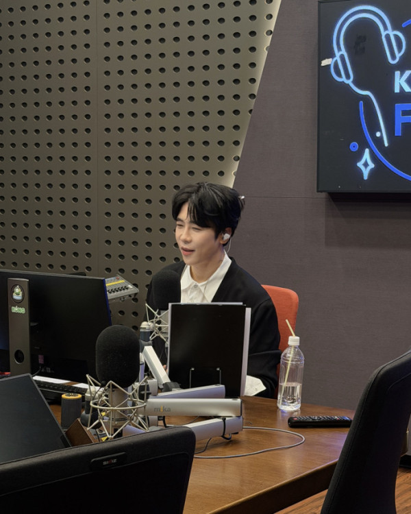▲'빛나는 트로트' 스페셜 DJ 에녹(사진제공=EMK엔터테인먼트)
