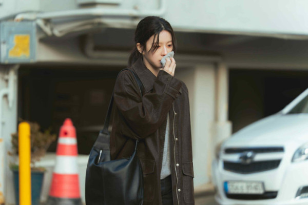 ▲'모두가 자신의 무가치함과 싸우고 있다' 고윤정 스틸컷(사진제공=스튜디오 피닉스·SLL·스튜디오 플로우)