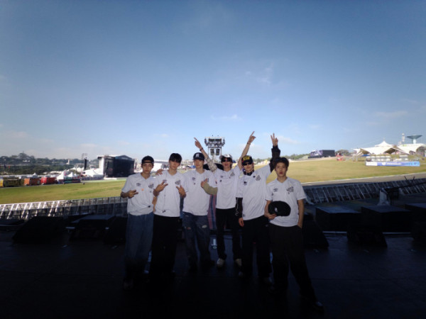 ▲라이즈 브라질 축구팀 Santos FC 유니폼 이미지(사진제공=SM엔터테인먼트)