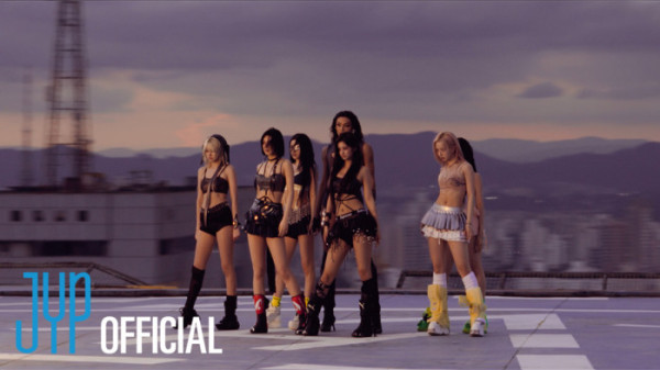 ▲엔믹스 'TIC TIC(Feat. Pabllo Vittar)' 뮤비 썸네일(사진제공=JYP엔터테인먼트)