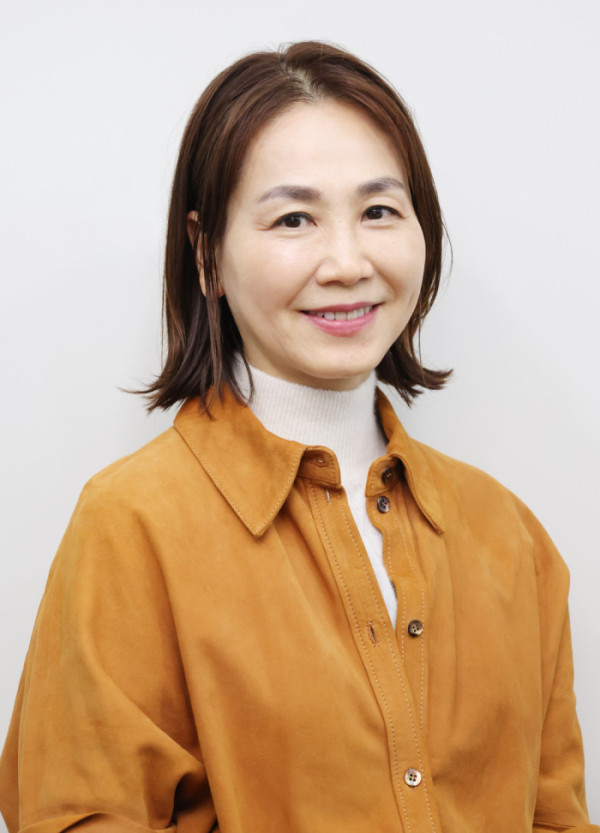 ▲최자영 한국유통학회 회장(숭실대 교수)이 6일 서울 강남구 논현동 이투데이 사옥에서 '2026 소비자유통대상' 심사를 마친 뒤 기념촬영을 했다. (고이란 기자 photoeran@)