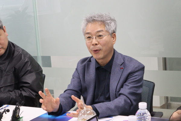 ▲서원기 넥스윌 대표가 지난달 30일 대전 유성구 본사에서 방산 사업에 대해 설명하고 있다. (사진제공=이노비즈협회)