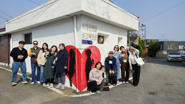 ▲전남 곡성군은 최근 곡성읍 시가지 일원에서 '옹기종기 마음정원 투어’'2차 시범운영을 진행하고 있다. (사진제공=곡성군)