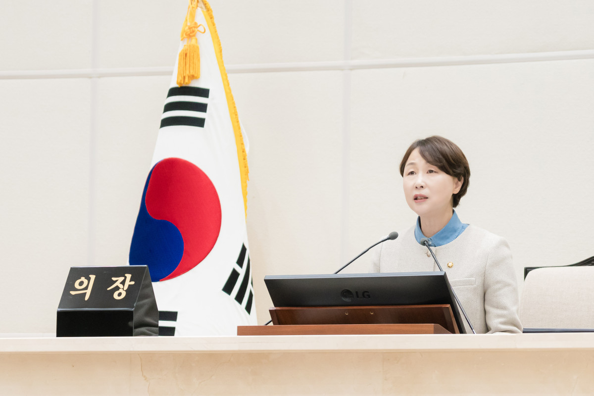 ▲유진선 용인특례시의회 의장이 1일 본회의장에서 제302회 임시회 개회사를 하고 있다. 제9대 의회 마지막 회기로 추경 예산안을 포함한 23건의 안건을 심의한다. (용인특례시의회)