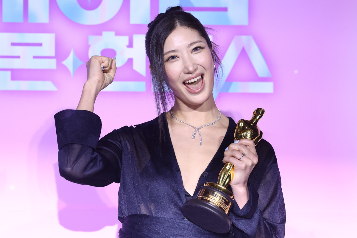 ▲가수 겸 작곡가 이재가 1일 오후 서울 용산구 CGV용산아이파크몰에서 열린 넷플릭스 영화 '케이팝 데몬 헌터스' 아카데미 수상 기념 기자간담회에서 포즈를 취하고 있다. (연합뉴스)