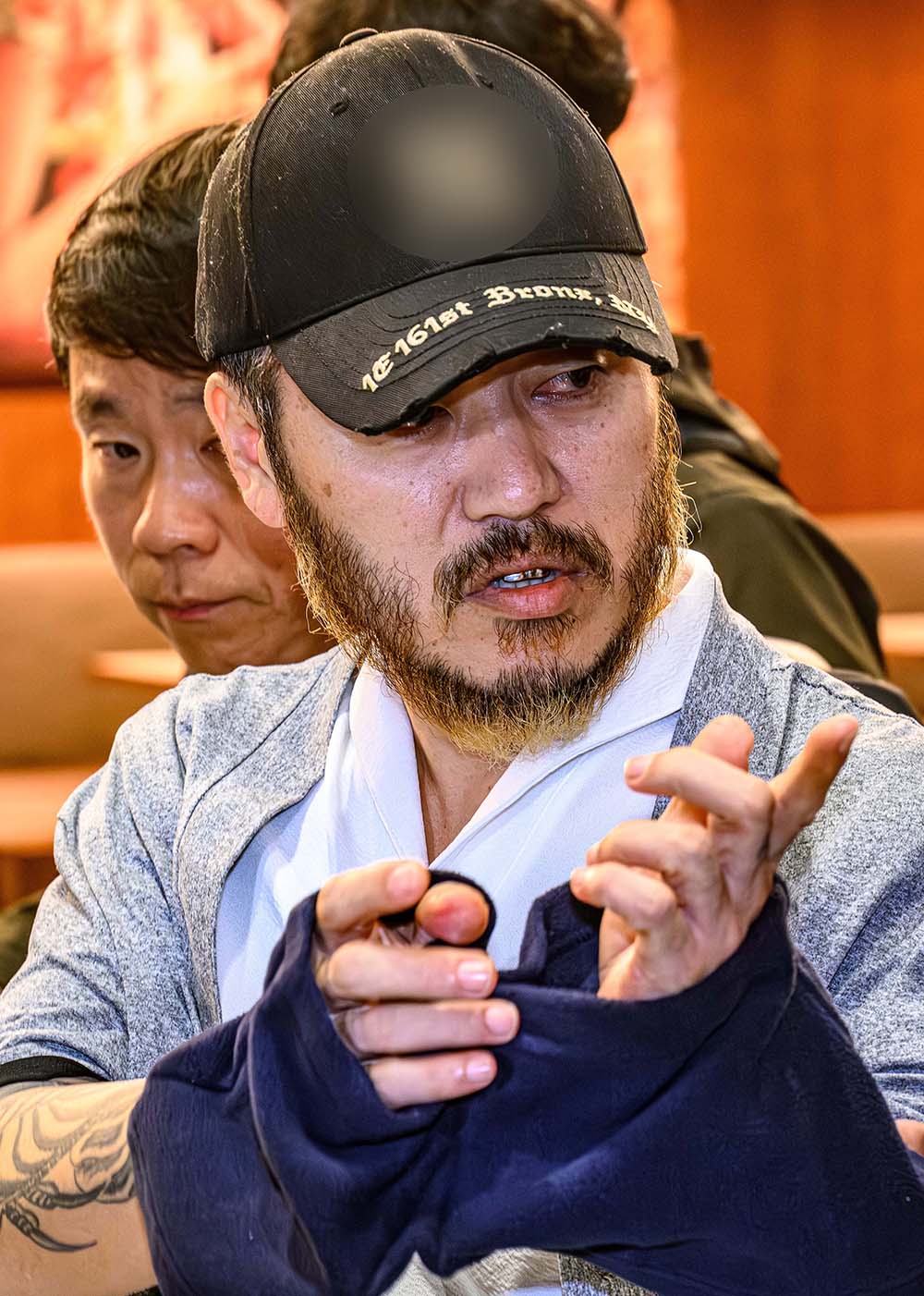 ▲필리핀에서 교민 3명 살해, 탈옥, 국내 마약 유통 등을 일삼으며 '마약왕'으로 불리던 박왕열 씨가 25일 인천국제공항을 통해 국내로 송환되고 있다. (사진공동취재단, 연합뉴스)