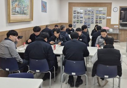 ▲김해테크노벨리산업단지 근로자들이 조식을 먹고 있다. (사진제공=농림축산식품부)
