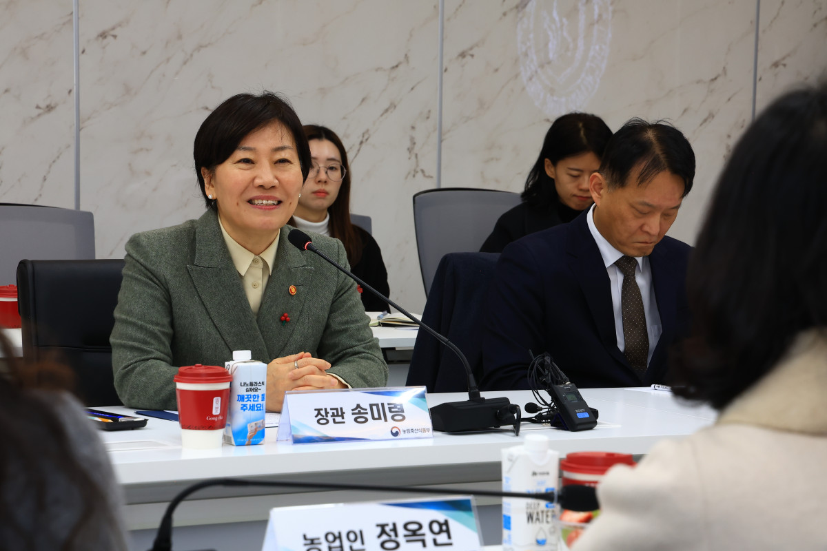 ▲송미령 농림축산식품부 장관이 1월 15일 전북 익산시에 위치한 여성농업인 특수건강검진 의료기관인 원광대학교병원을 찾아 '여성농업인 단체장 간담회'를 열고 인사말을 하고 있다. (사진제공=농림축산식품부)