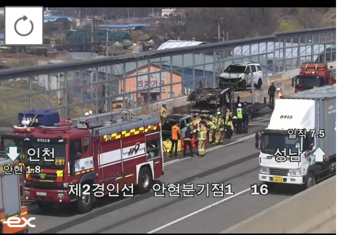 ▲제2경인고속도로 안현분기점 인근 카캐리어 화재 사고 (출처=로드플러스 캡처)