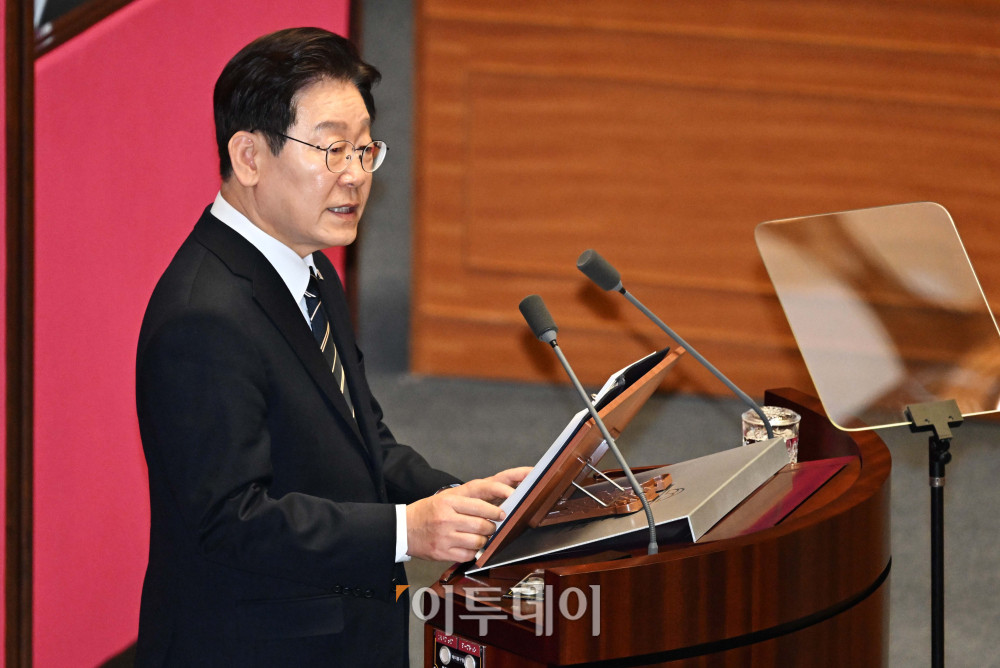 ▲이재명 대통령이 2일 서울 여의도 국회에서 열린 본회의에서 2026년도 제1차 추가경정예산안에 대한 시정연설을 하고 있다. 고이란 기자 photoeran@