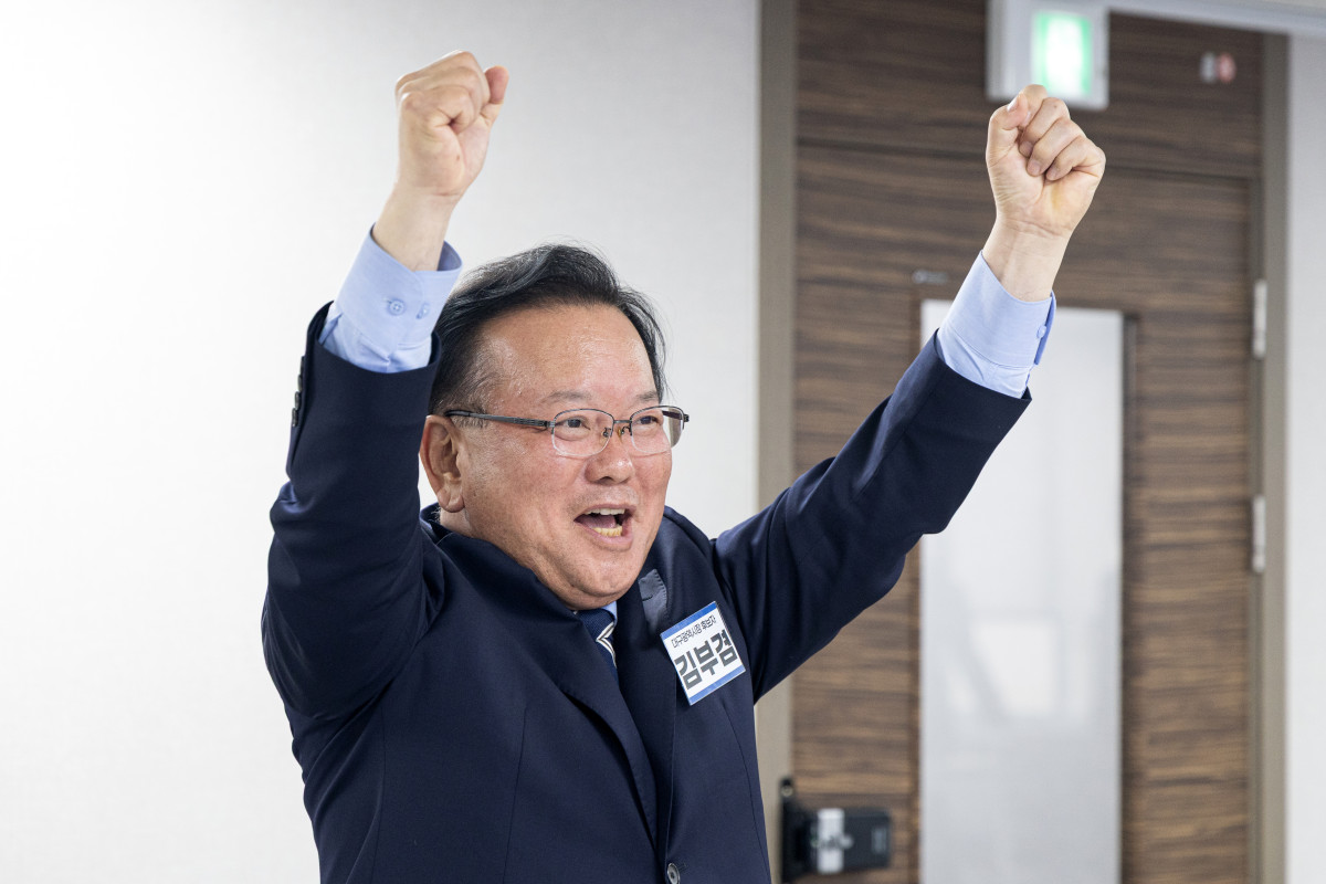▲'대구시장 도전' 당 공천 면접서 파이팅 외치는 김부겸 (연합뉴스)