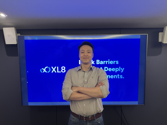 ▲정영훈 엑스엘에이트 대표가 지난달 30일 서울 강남구 엑스엘에이트 사무실에서 본지와 인터뷰한 후 포즈를 취하고 있다. (서이원 기자 @iwonseo96)