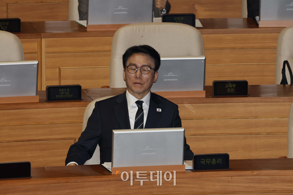 ▲김민석 국무총리가 3일 서울 여의도 국회 본회의장에서 열린 제434회 국회(임시회) 제1차 본회의 정치·외교·통일·안보 분야 대정부질문을 지켜보고 있다. 김예연 인턴기자 kimye@