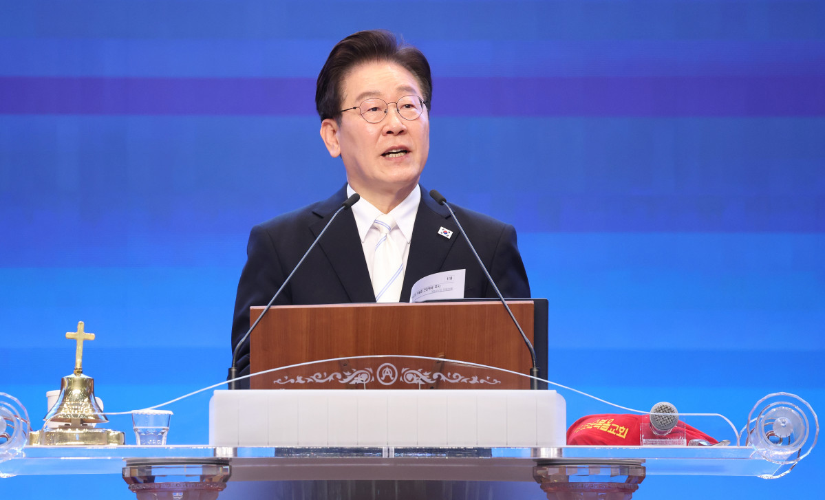▲이재명 대통령이 5일 서울 여의도순복음교회에서 열린 부활절 연합예배에서 축사하고 있다.