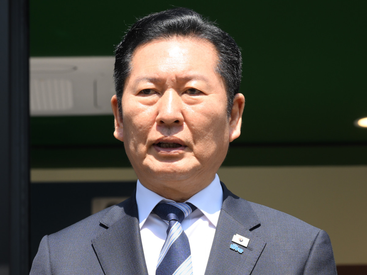 ▲정청래 더불어민주당 대표가 5일 오전 광주 동구 남동5·18기념성당에서 미사 참례 이후 기자회견을 하고 있다. (사진=뉴시스)