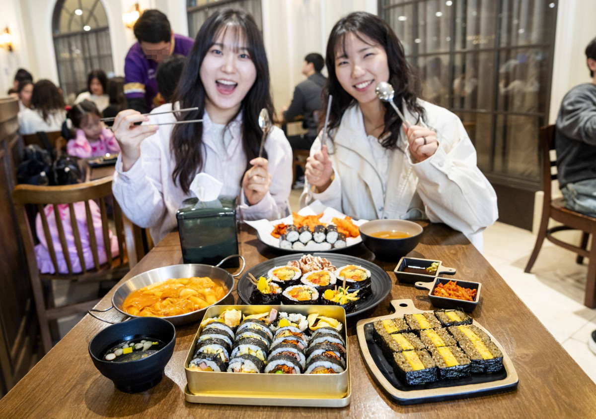 ▲에버랜드 4월 왓에버 시리즈 '봄을 말아봄' 전국 김밥 맛집 콜라보 메뉴 (사진제공=에버랜드)