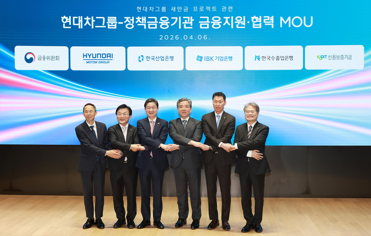 ▲이억원 금융위원장이 6일 오후 서울 여의도 한국산업은행 본관에서 개최된 현대차그룹과 정책금융기관(산업은행, 수출입은행, 중소기업은행, 신용보증기금)간 금융지원·업무협약(MOU) 체결식에 참석해 축사했다. (사진제공=금융위원회)