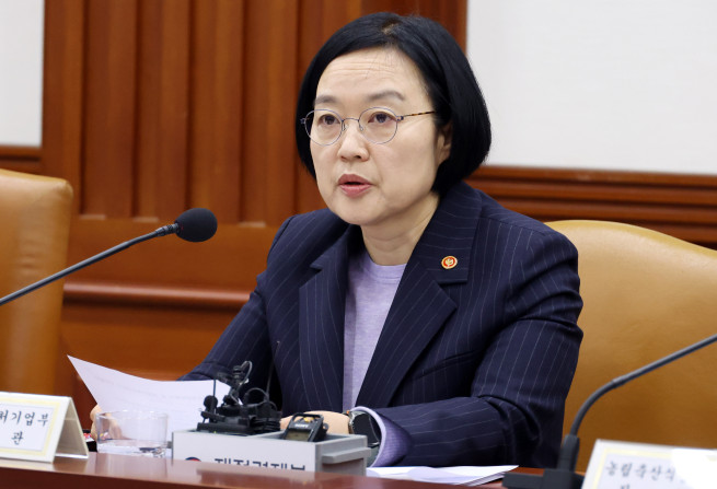 ▲한성숙 중소벤처기업부 장관이 3일 오전 서울 종로구 정부서울청사에서 열린 비상경제본부회의 겸 경제관계장관회의에서 발언하고 있다. 2026.04.03. (뉴시스)