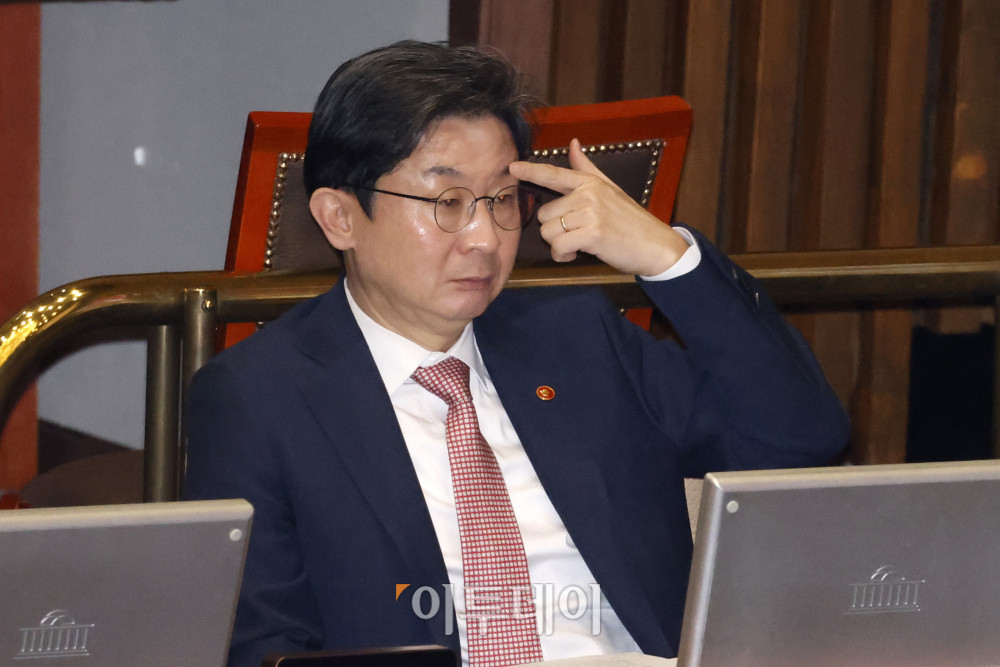 ▲이억원 금융위원장이 6일 서울 여의도 국회에서 열린 경제분야 대정부 질문에 참석하고 있다. 고이란 기자 photoeran@
