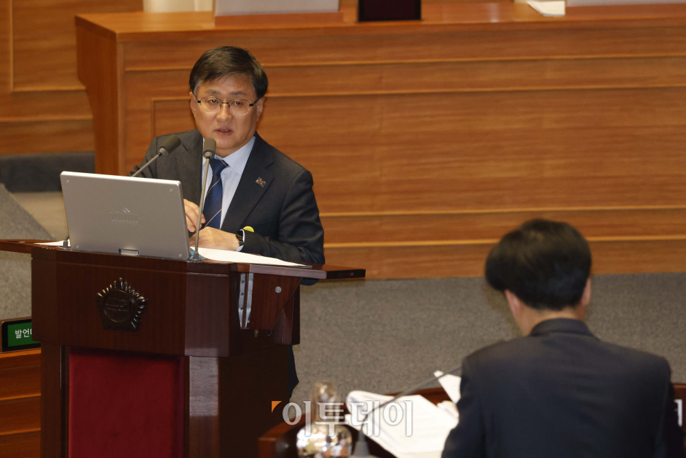 ▲김성환 기후에너지환경부 장관이 6일 서울 여의도 국회에서 열린 경제분야 대정부 질문에서 의원 질의에 답하고 있다. 고이란 기자 photoeran@