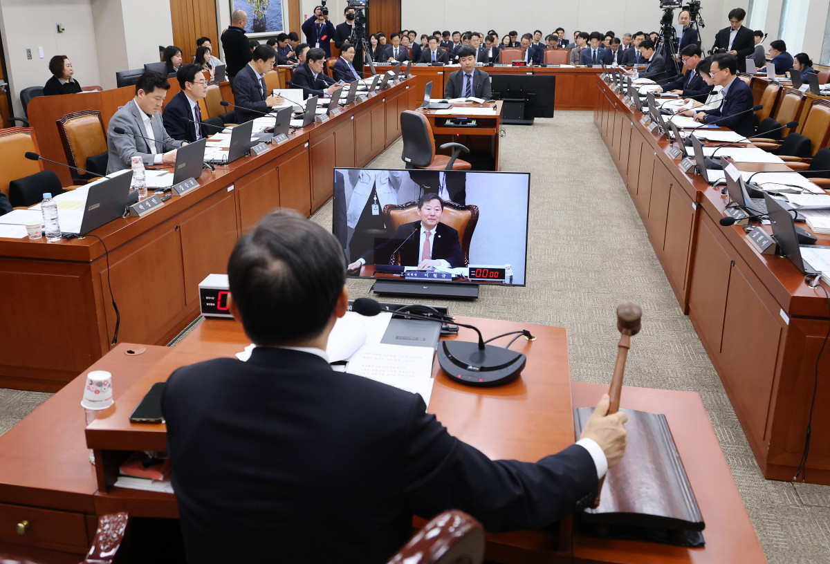 ▲이철규 위원장이 6일 국회에서 열린 산업통상자원중소벤처기업위원회 전체 회의에서 의사봉을 두드리고 있다. (연합뉴스)