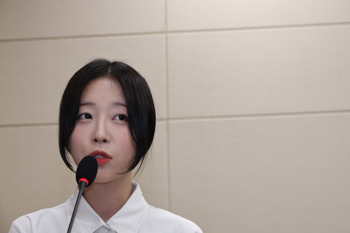 ▲유튜버 쯔양(박정원)이 지난해 10월 14일 서울 여의도 국회에서 열린 과학기술정보방송통신위원회 국정감사에 사이버 렉카 피해 참고인으로 출석해 의원 질의에 답하고 있다. (뉴시스)