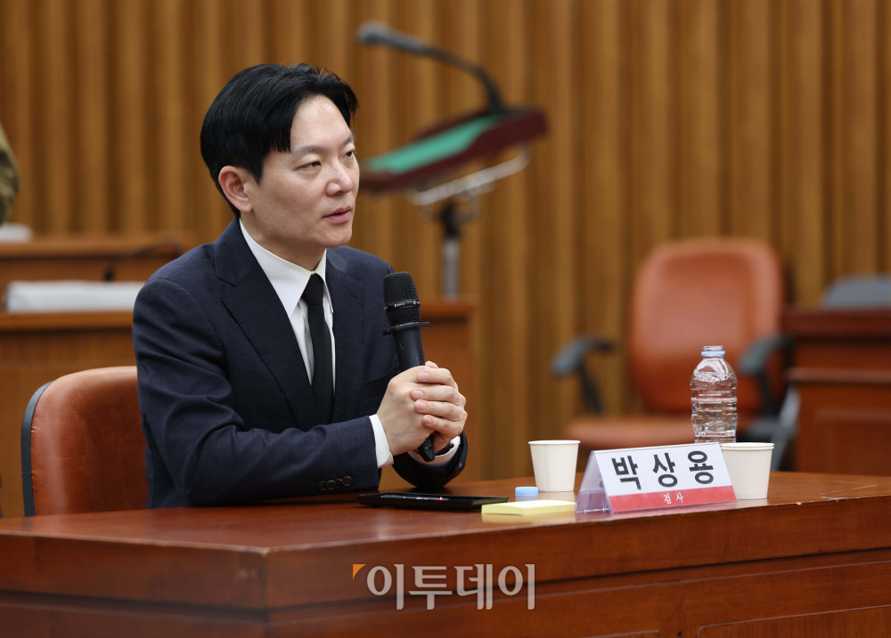 ▲7일 서울 여의도 국회에서 열린 민주당 공소 취소 재판 조직 진상 규명 청문회에서 박상용 검사가 특위 위원의 질의에 응답하고 있다. 김예연 인턴기자 kimye@