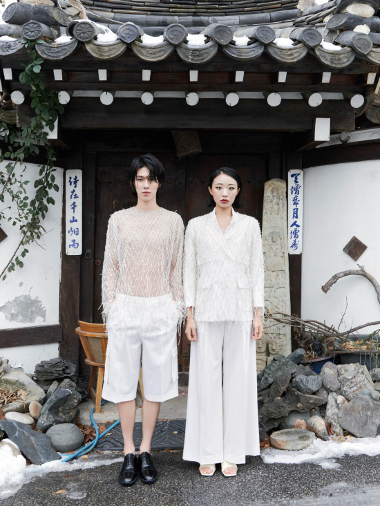 ▲이번 행사에 참가하는 데니사 라드의 의상. 전통적인 질감과 현대적 실루엣을 결합해 브랜드 특유의 절제된 우아함을 보여준다.(데니사 라드 제공)