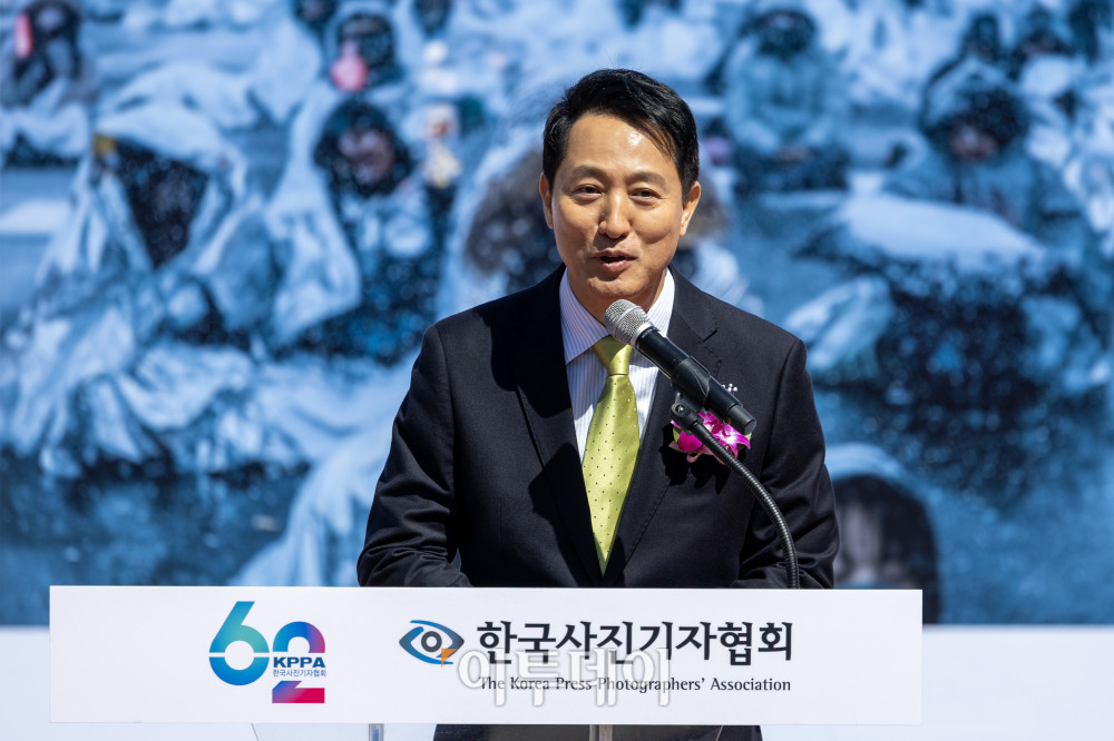 ▲오세훈 서울시장이 7일 서울 종로구 광화문 광장에서 열린 제62회 한국보도사진전 ‘오늘의 보도사진, 내일의 역사가 되다’ 개막식에서 축사하고 있다. 2026.4.7. 사진공동취재단