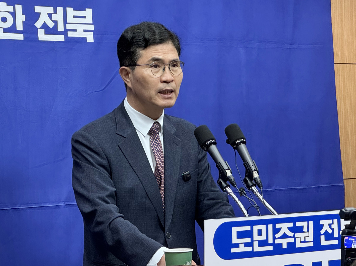 ▲전북특별자치도지사 출마 예정자인 더불어민주당 이원택 의원이 1일 전북도의회에서 기자회견을 하고 있다. 사진=연합뉴스
