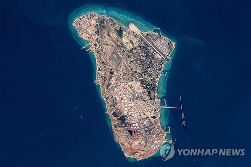 ▲이란 남부 해안에 자리한 하르그섬 군사시설을 겨냥한 대대적 공습이 단행됐다.하르그섬은 이란 원유 수출의 90% 이상을 담당하는 핵심 기반 시설이다.