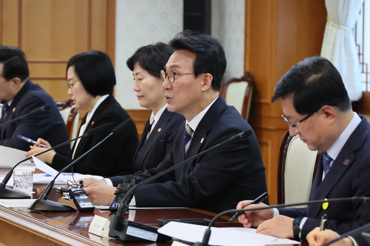 ▲김민석 국무총리가 8일 서울 종로구 정부서울청사에서 열린 비상경제본부회의에서 발언하고 있다. (연합뉴스)