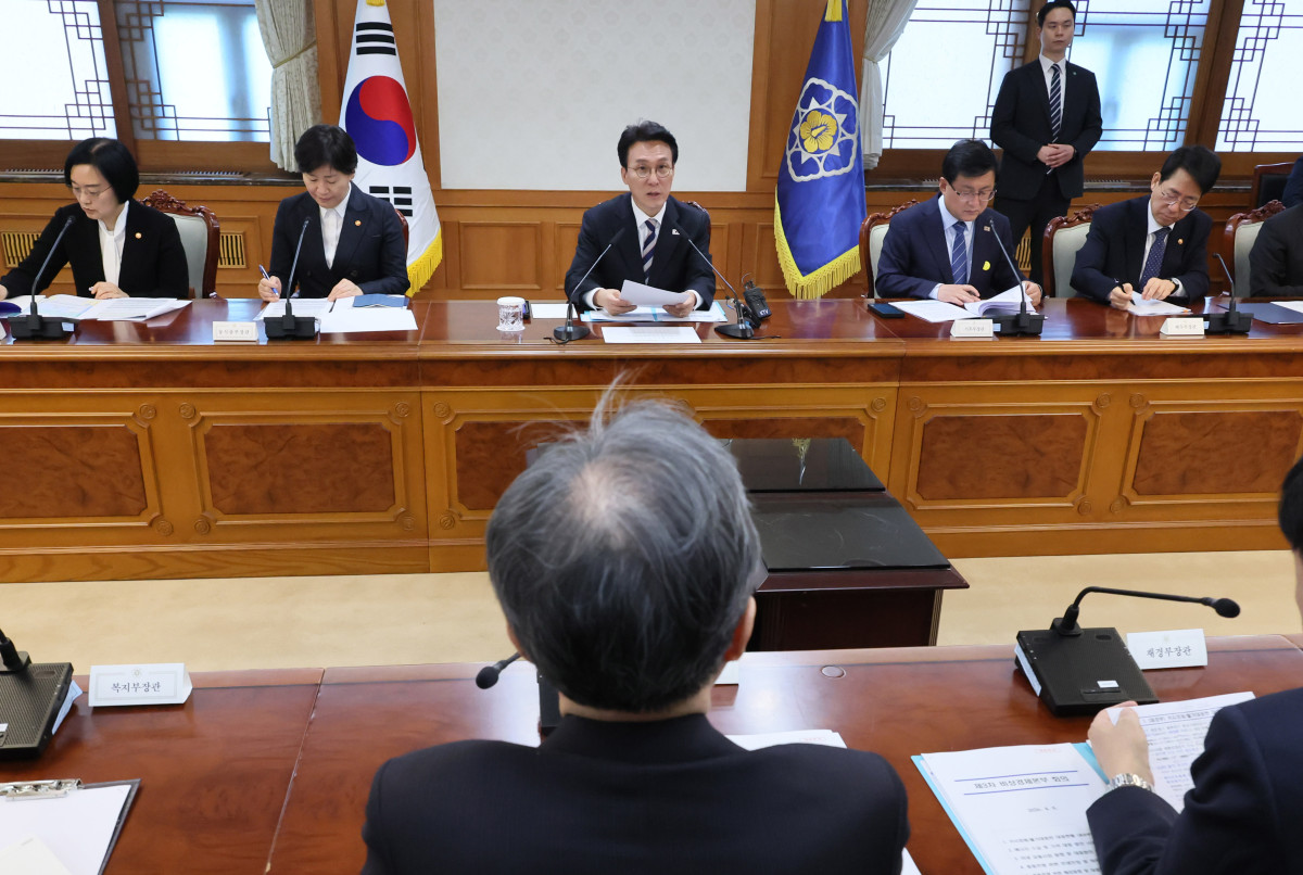 ▲김민석 국무총리가 8일 서울 종로구 정부서울청사에서 열린 비상경제본부회의에서 발언하고 있다. (연합뉴스)