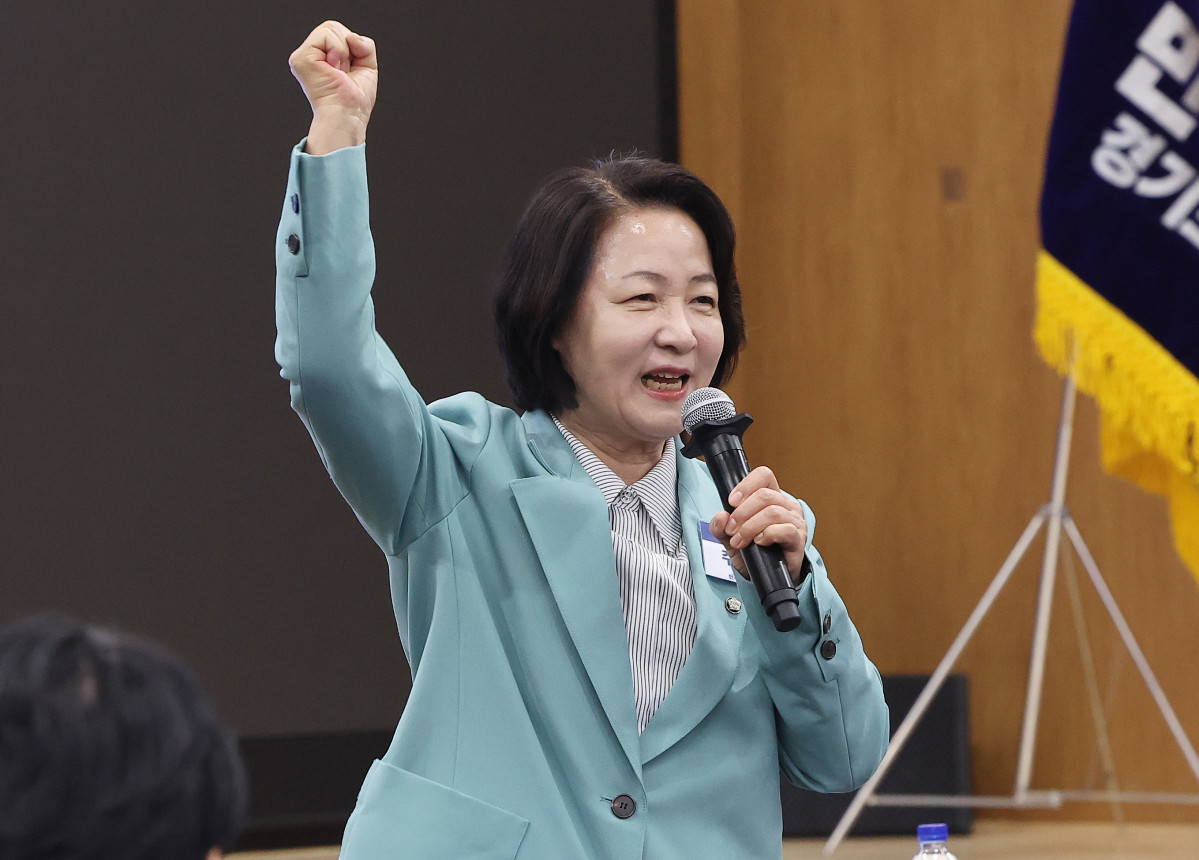 ▲지난달 30일 경기도 수원시 경기도의회에서 열린 더불어민주당 경기도당 제3차 상무위원회에서 인사말을 하고 있는 추미애 후보의 모습 (사진=연합뉴스)