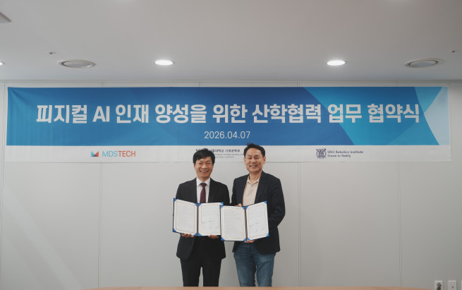 ▲MDS테크는 7일 서울대학교 로보틱스연구소 및 기계공학부와 로봇 산업의 핵심으로 주목받는 ‘피지컬 AI’ 분야 인재 양성, 생태계 조성을 위한 업무협약을 체결했다. <왼쪽부터 이창열 MDS테크 대표이사, 서울대 기계공학부 학부장·로보틱스연구소 소장 조규진 교수> (사진제공 = MDS테크)