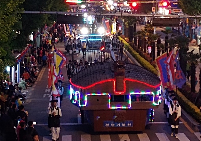▲지난해 전남 여수거북선축제 통제영길놀이 모습이다. (사진제공=여수시)