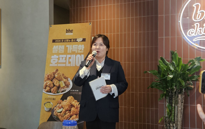 ▲다이닝브랜즈그룹 R&D센터 메뉴개발 1팀 최백진 차장이 7일 bhc 쏘이갈릭킹 출시 기념 미디어행사에서 신메뉴에 대해 설명하고 있다. (사진=정영인 기자 oin@)