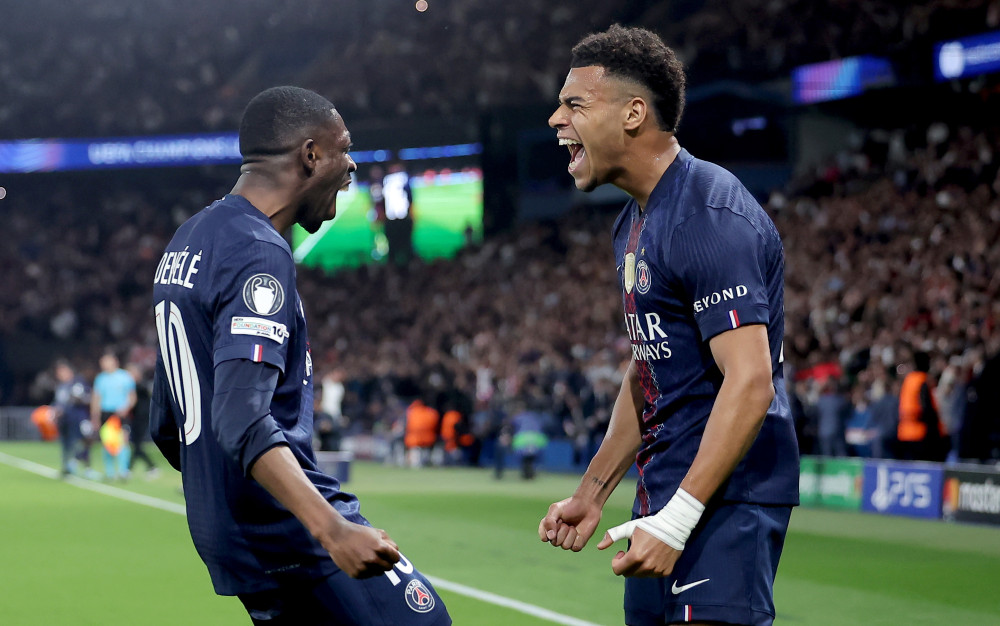 ▲8일(현지시간) 프랑스 파리에서 열린 UEFA 챔피언스리그 8강 1차전 파리 생제르맹(PSG)과 리버풀의 경기. PSG의 데지레 두에(오른쪽)가 선제골을 넣은 뒤 우스만 뎀벨레와 함께 기뻐하고 있다. (EPA/연합뉴스)