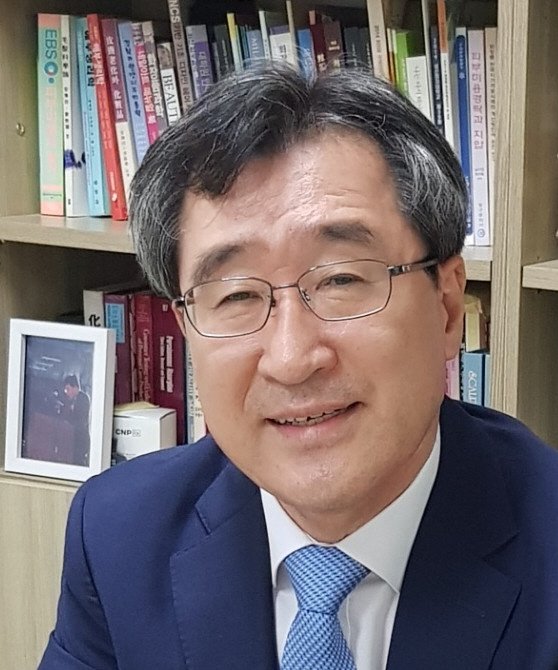 ▲김주덕 서울사이버대 뷰티산업학과 석좌교수