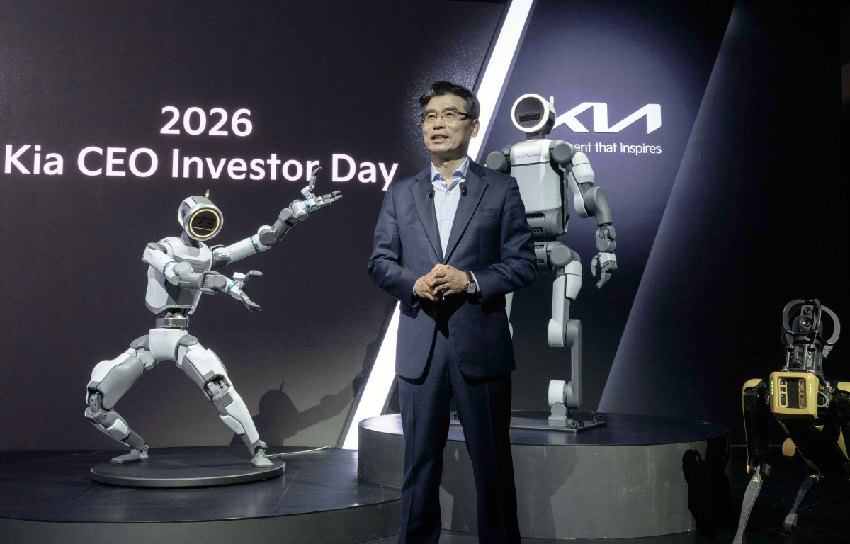 ▲기아 송호성 사장이 '2026 CEO 인베스터 데이(CEO Investor Day)'에서 기아의 중장기 사업 전략 등에 대해 설명하고 있다. (사진=기아)