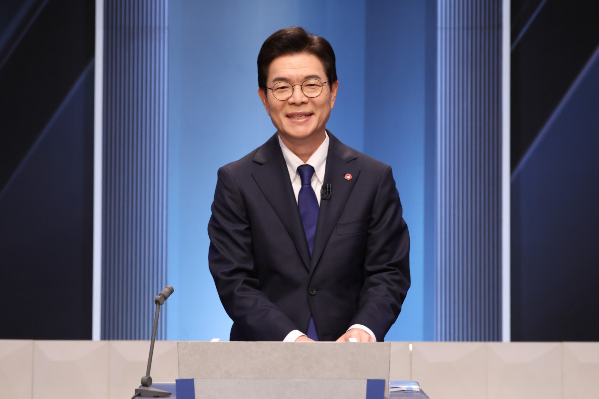 ▲정원오 더불어민주당 서울시장 예비후보가 3일 서울 여의도 KBS 스튜디오에서 열린 더불어민주당 서울시장 본경선 후보자 2차 합동토론회에서 토론을 준비하고 있다. (사진=뉴시스)