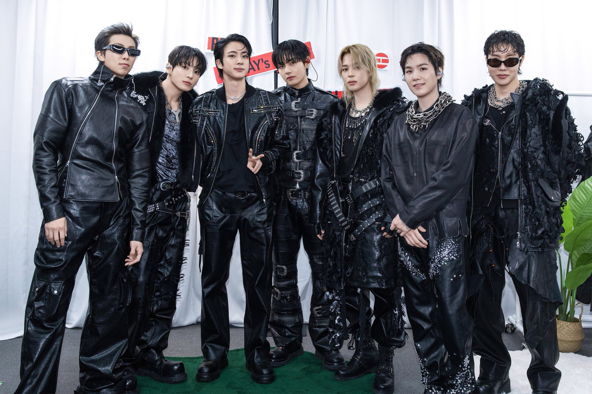 ▲방탄소년단 고양콘 '우중 콘서트', 현장 모습은? (출처=방탄소년단 공식 X 캡처)