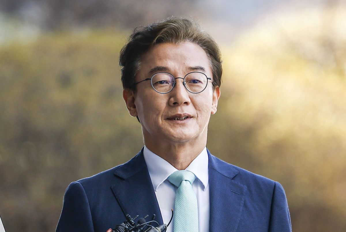 ▲통일교 금품 수수 의혹을 받는 전재수 더불어민주당 의원이 지난달 19일 서울 서초구 정교유착 의혹을 수사하는 합동수사본부에 피의자 신분 조사를 받기 위해 출석하며 입장을 밝히고 있다. (뉴시스)