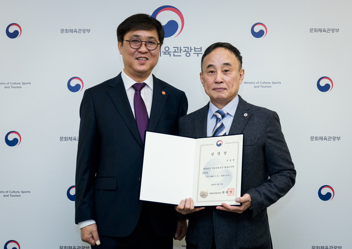 ▲최휘영 문화체육관광부 장관이 10일 개그맨 출신 서승만 씨를 (재)국립정동극장 대표이사에 임명했다. (사진제공=문체부)