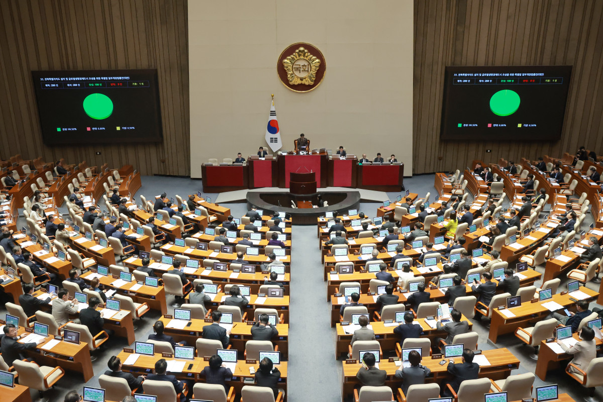 ▲지난달 31일 국회에서 열린 3월 임시국회 제3차 본회의에서 전북특별자치도 설치 및 글로벌생명경제도시 조성을 위한 특별법 일부개정법률안(대안)이 통과되고 있다. 사진=연합뉴스