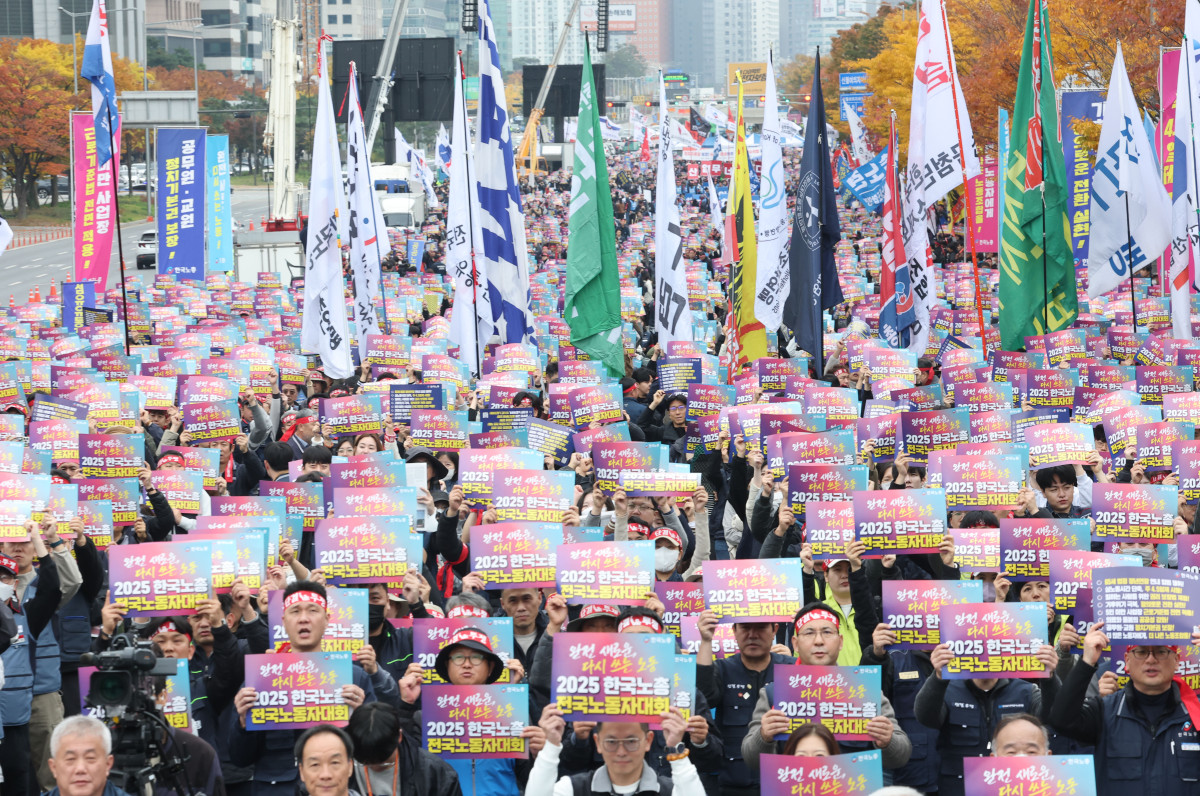 ▲구호 외치는 한국노총. (사진=연합뉴스)