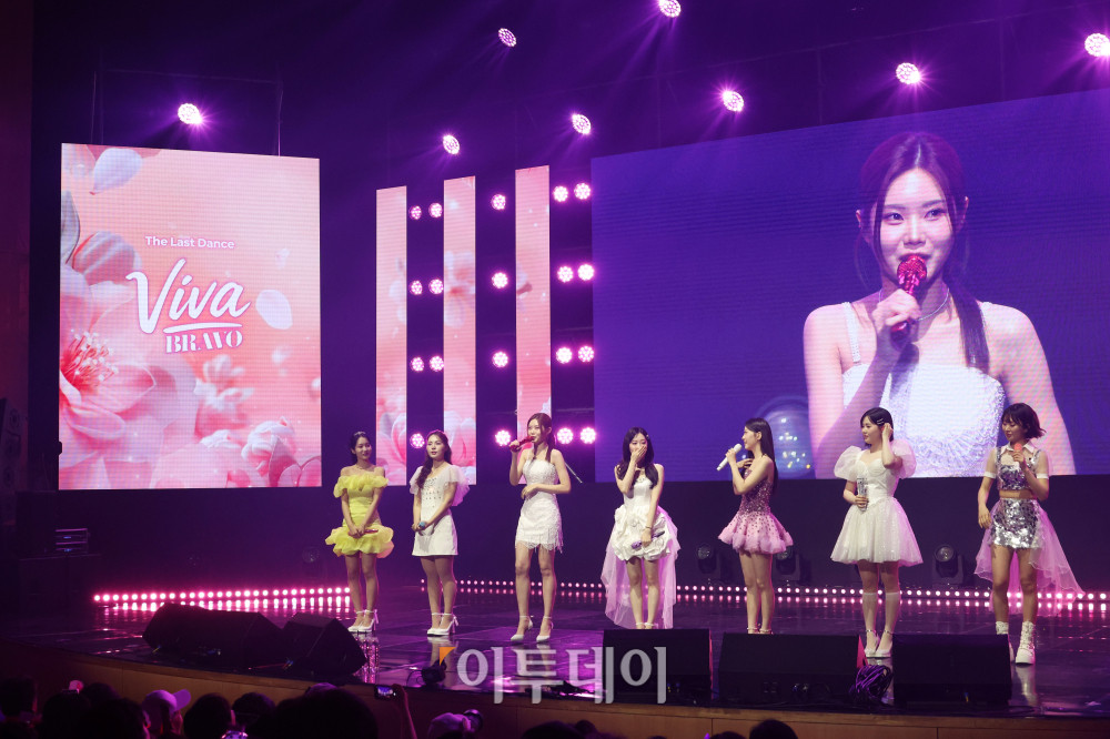 ▲11일 서울 서대문구 연세대 100주년 콘서트홀에서 열린 비바브라보 2nd Festival에서 미스트롯3 Top7 정서주, 배아현, 오유진, 미스김, 나영, 김소연, 정슬이 공연을 하고 있다. 고이란 기자 photoeran@