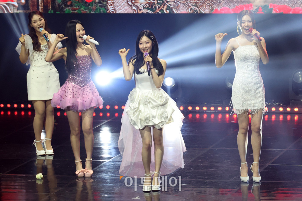▲11일 서울 서대문구 연세대 100주년 콘서트홀에서 열린 비바브라보 2nd Festival에서 미스트롯3 Top7 정서주, 배아현, 오유진, 미스김, 나영, 김소연, 정슬이 공연을 하고 있다. 고이란 기자 photoeran@