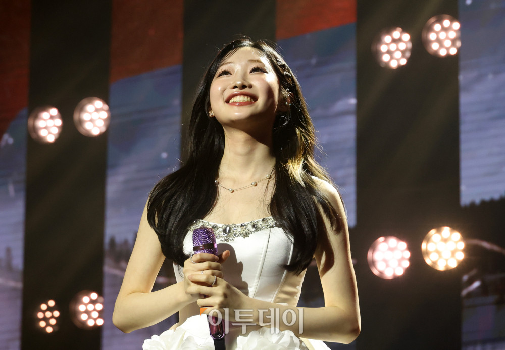 ▲11일 서울 서대문구 연세대 100주년 콘서트홀에서 열린 비바브라보 2nd Festival에서 미스트롯3 Top7 정서주가 공연을 하고 있다. 고이란 기자 photoeran@